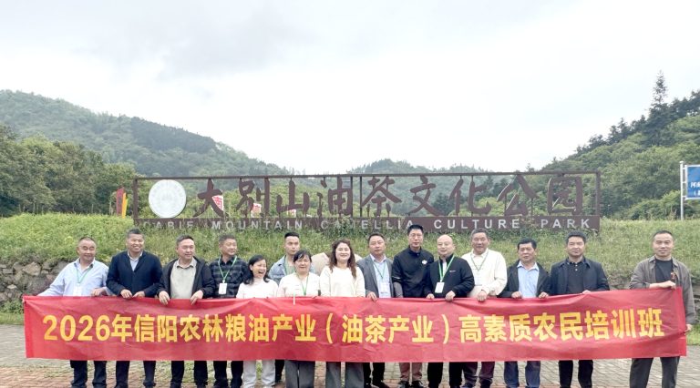 绿达山茶油总经理陈总为信阳农林粮油产业培训班学员现场授课缩略图