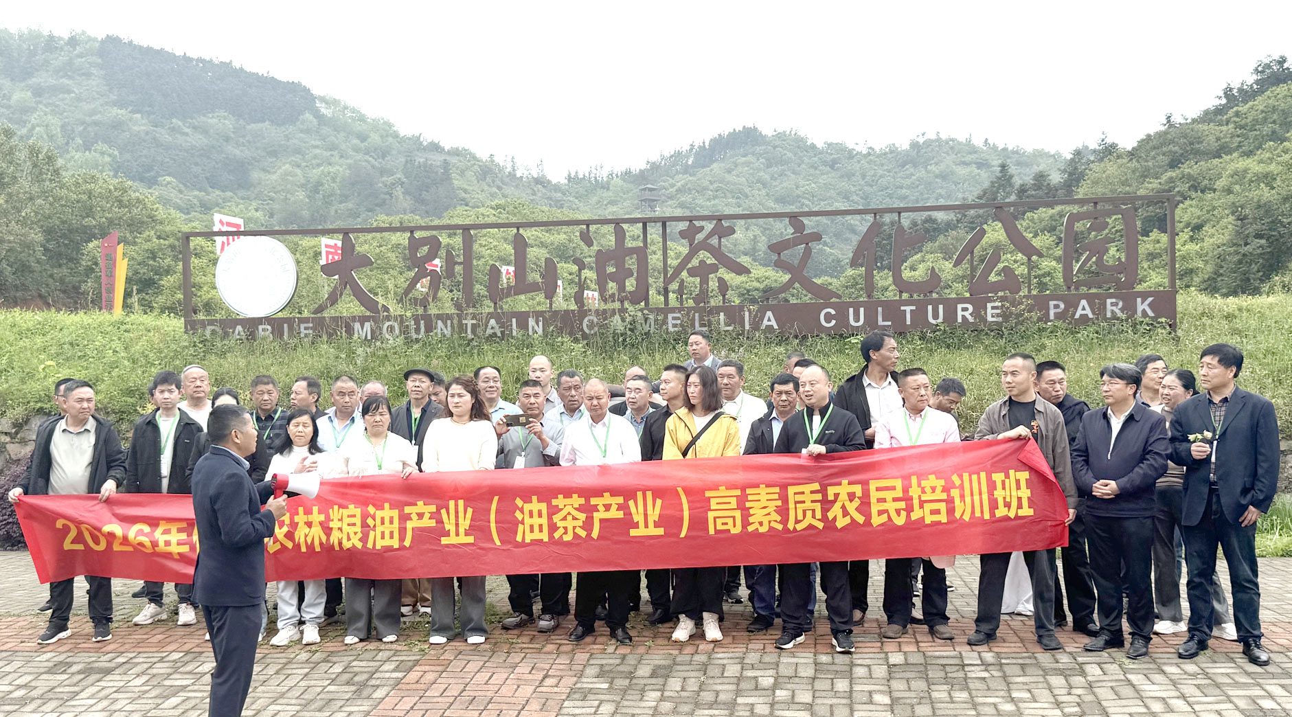 绿达山茶油总经理陈总为信阳农林粮油产业培训班学员现场授课插图1