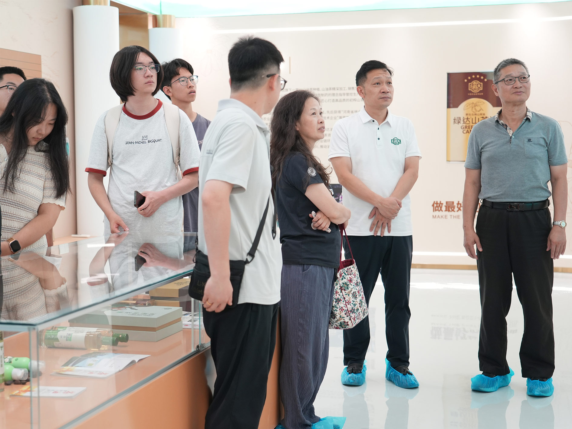北京大学光华管理学院师生莅临绿达山茶油参观交流插图 北京大学光华管理学院师生莅临绿达山茶油参观交流插图